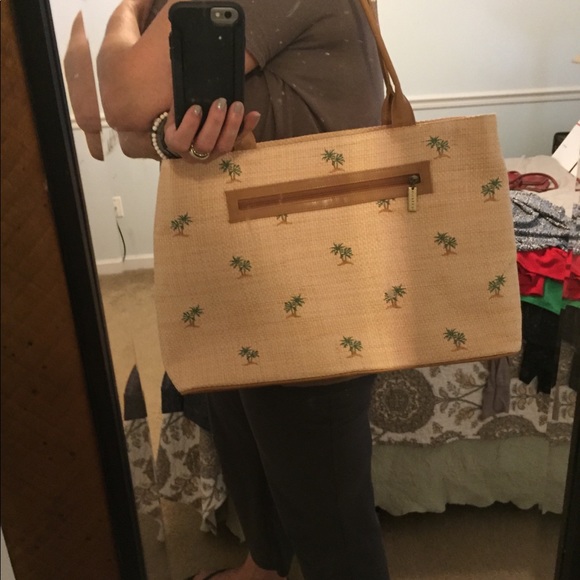 Handbags - 🌼Sunny Hawaii straw bag.